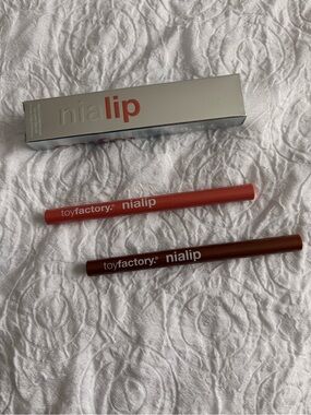 Toy Factory Nialip Dual Lip Liner Set — Coral & Deep Brown